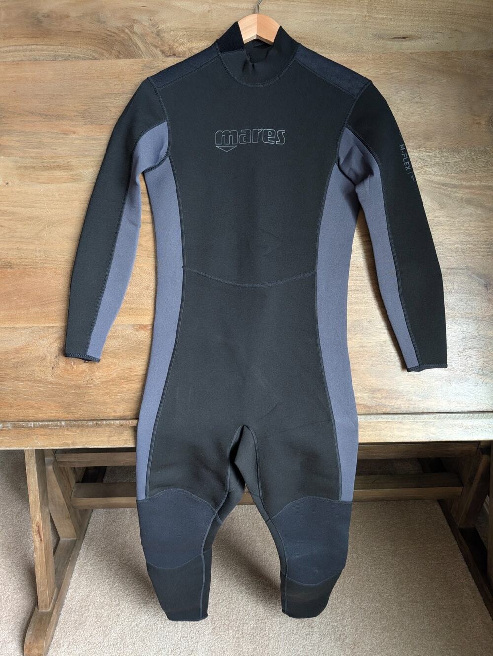 NWT Mares 1mm M-Flex Scuba Diving Wetsuit Men Medium Black Long Sleeve Front Zip